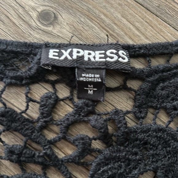 Super cute Express crochet crop - Picture 3 of 3